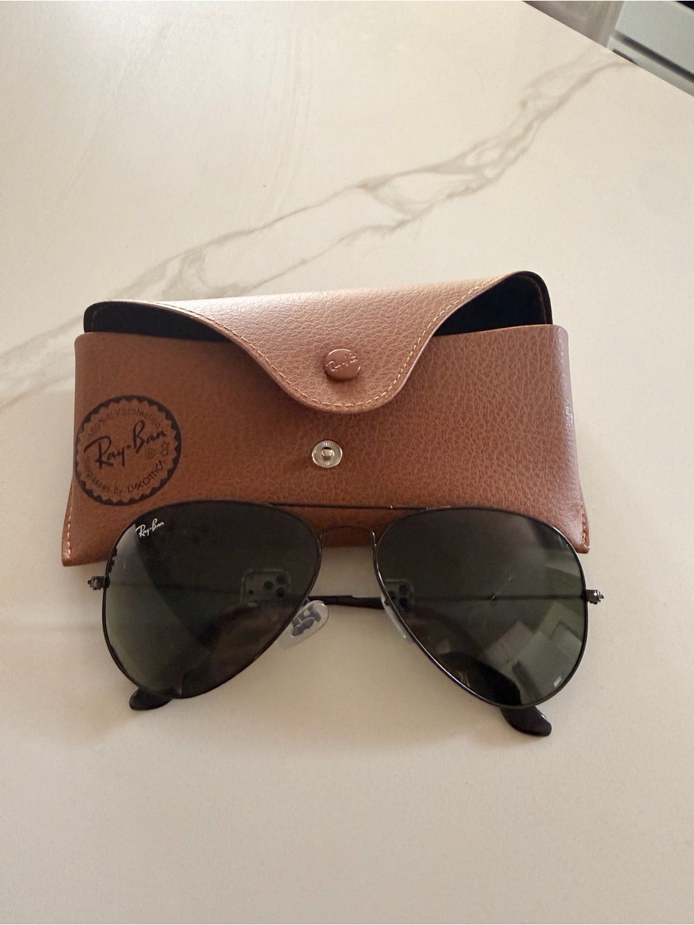 Brand new Ray-Ban Aviator Sunglasses with Brown Leather Case - Black Lenses